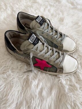 Golden Goose Superstar - Camo Canvas with Fuchsia Star
Size: 36 US 6